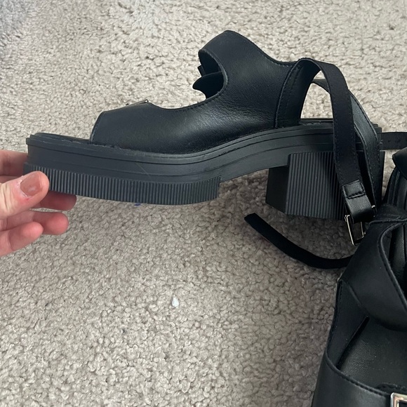 ASOS DESIGN Chunky Mid Heel Sandals in Black - Picture 7 of 8